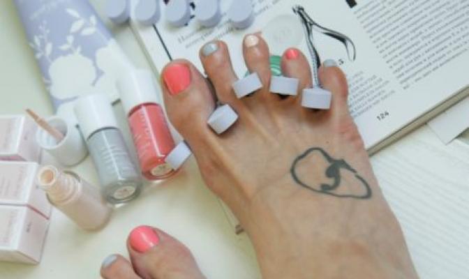 How to beautifully paint nail polish